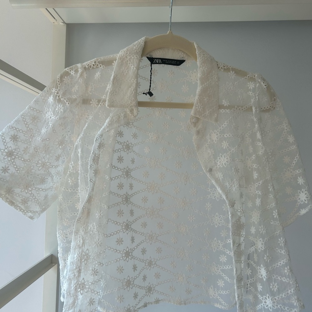 Zara White Sheer Short Sleeve Blouse Medium runs small